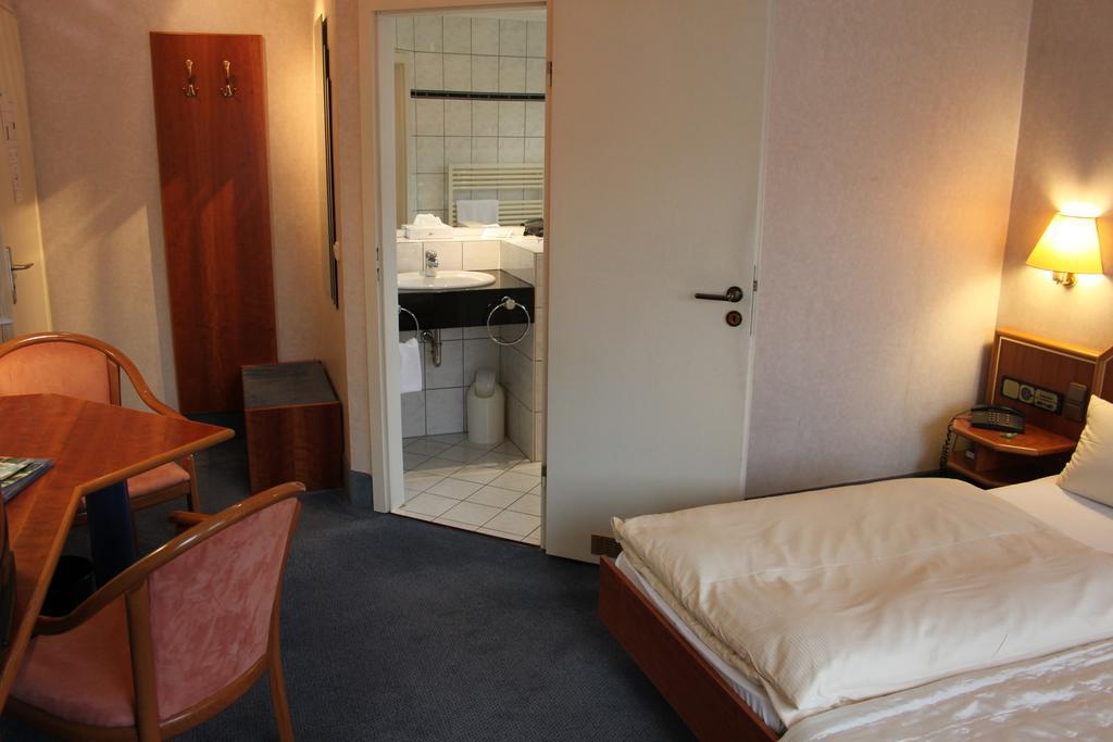 Hotel-Gasthof Die Post Brennerei Frankenhoehe Schillingsfürst Værelse billede