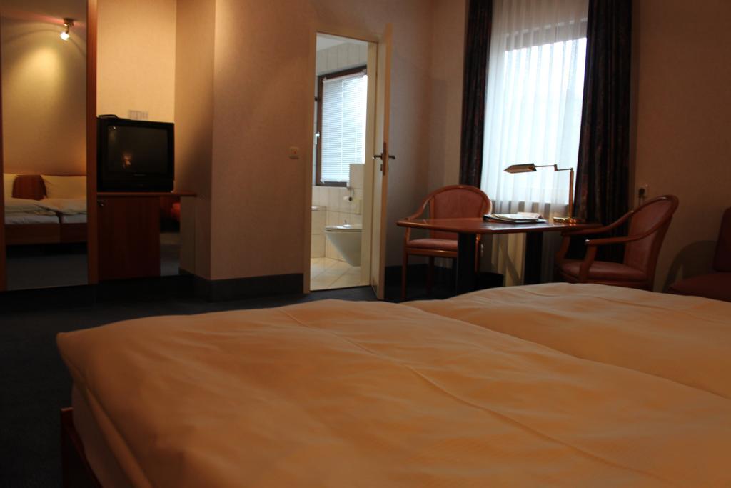 Hotel-Gasthof Die Post Brennerei Frankenhoehe Schillingsfürst Værelse billede