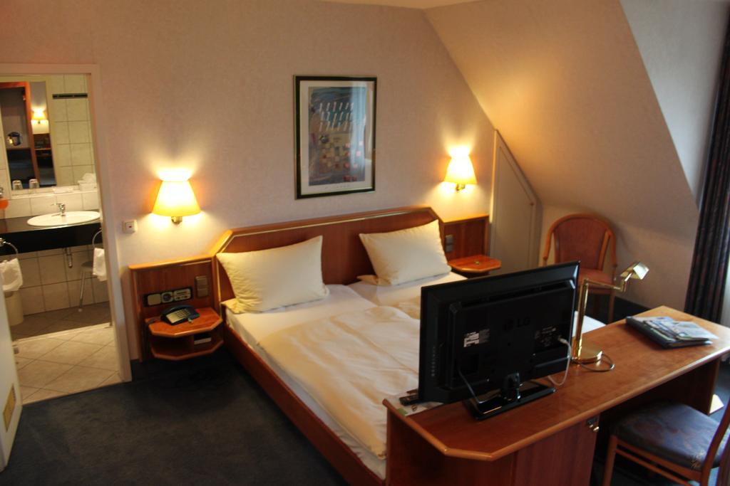 Hotel-Gasthof Die Post Brennerei Frankenhoehe Schillingsfürst Værelse billede