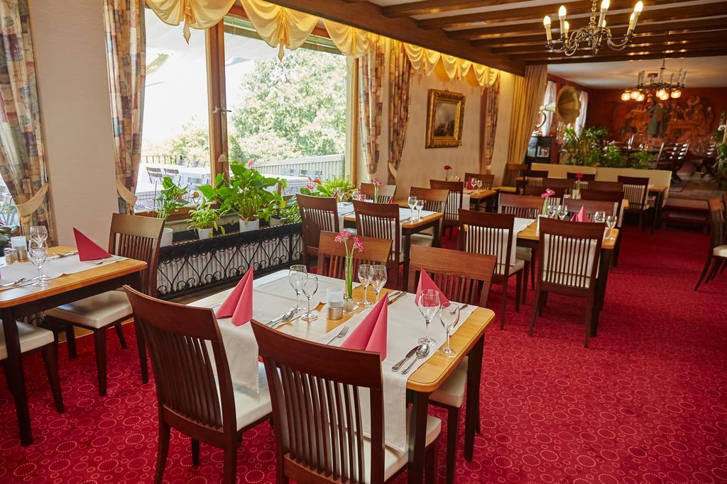Hotel-Gasthof Die Post Brennerei Frankenhoehe Schillingsfürst Eksteriør billede